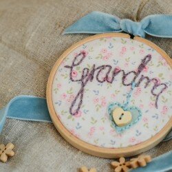 Daisy Frames embroidered name hoop 1